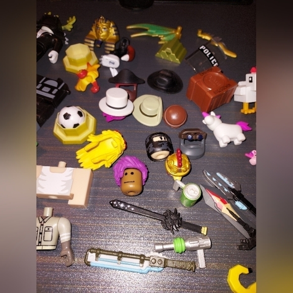 Roblox and Playmobil accessories lot - Picture 3 of 7